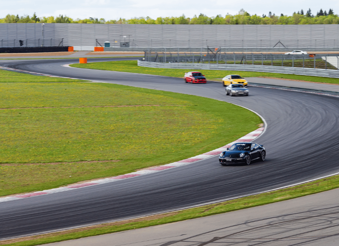 circuit_racing_or_experience_YhXFuECy.png