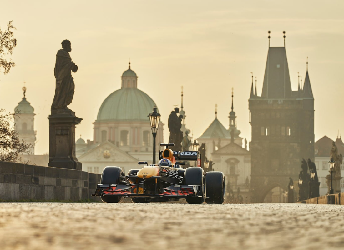 formula_one_vip_experiences_iZNkCDnl.png
