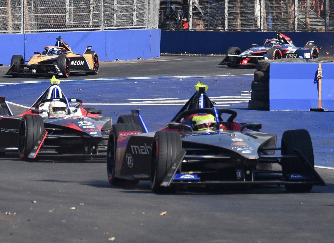 formula_one_vip_experiences_yDWi3xL8.png