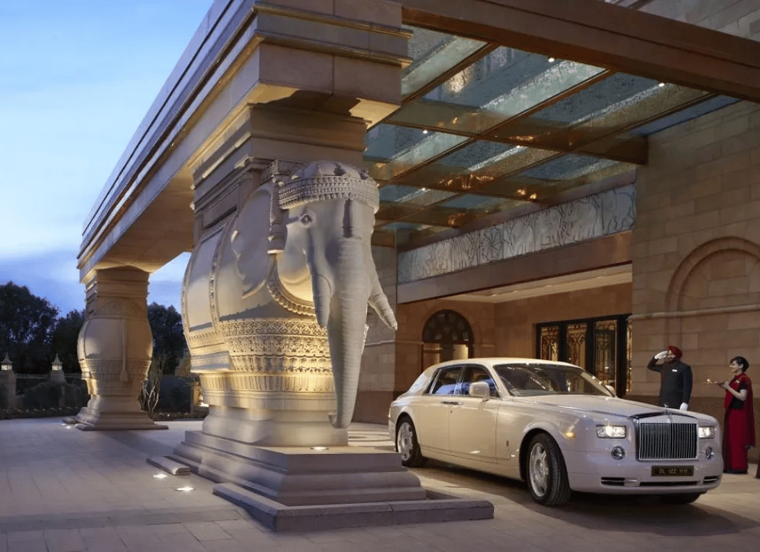 ultra-luxury_hotel_&_resort_stays_W3tCv0Lk.png