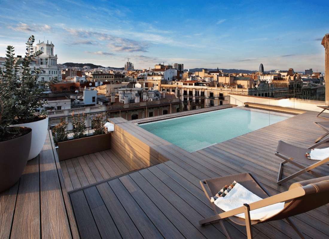 ultra-luxury_hotel_&_resort_stays_YDELdQlT.png