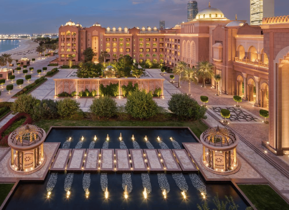 ultra-luxury_hotel_&_resort_stays_YLO1A6LN.png