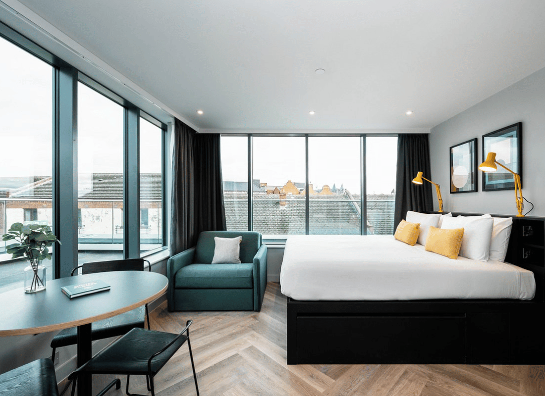 ultra‑luxury_hotel_&_resort_stays_8nP22SAd.png