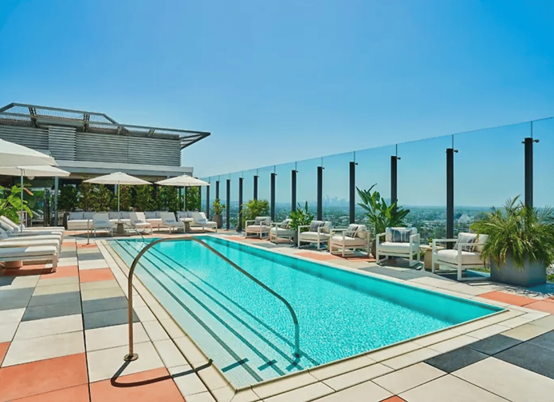 ultra‑luxury_hotel_&_resort_stays_KUtwOGk7.png