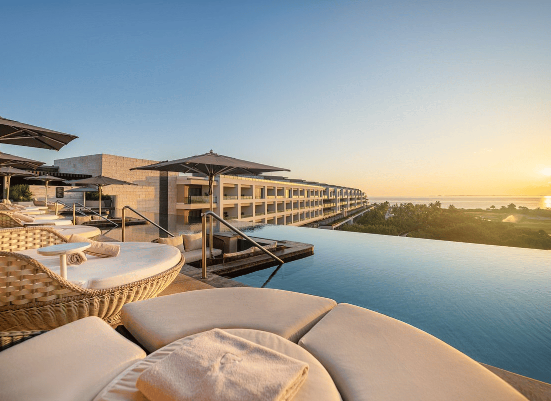 ultra‑luxury_hotel_&_resort_stays_rkpnLN7u.png