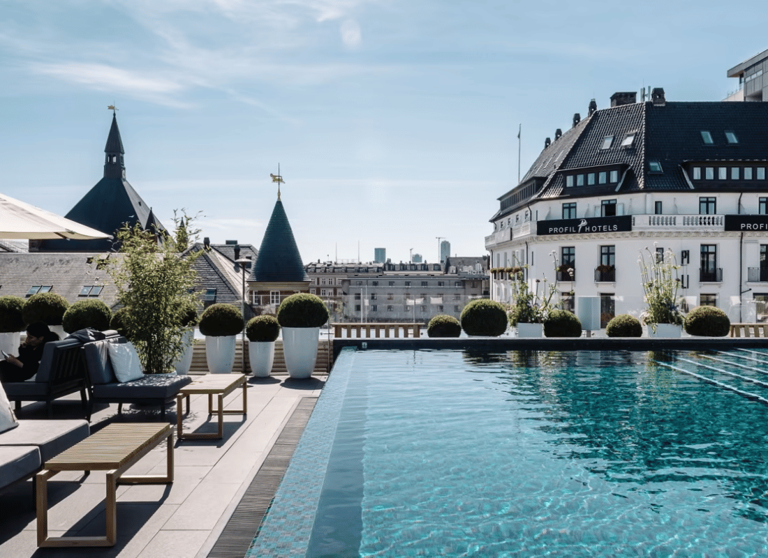 ultra‑luxury_hotel_&_resort_stays_vdZ7wKyY.png