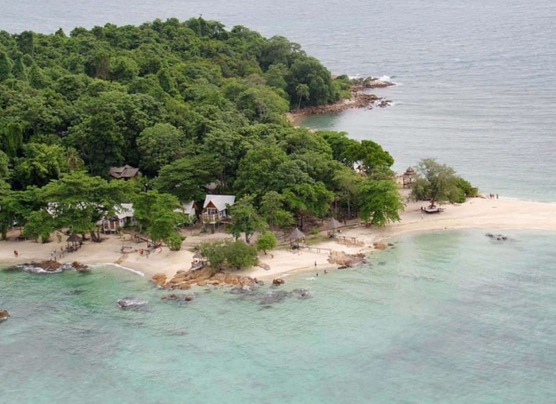 yacht_rental_+_private_island_getaways_SwSuWgP6.png