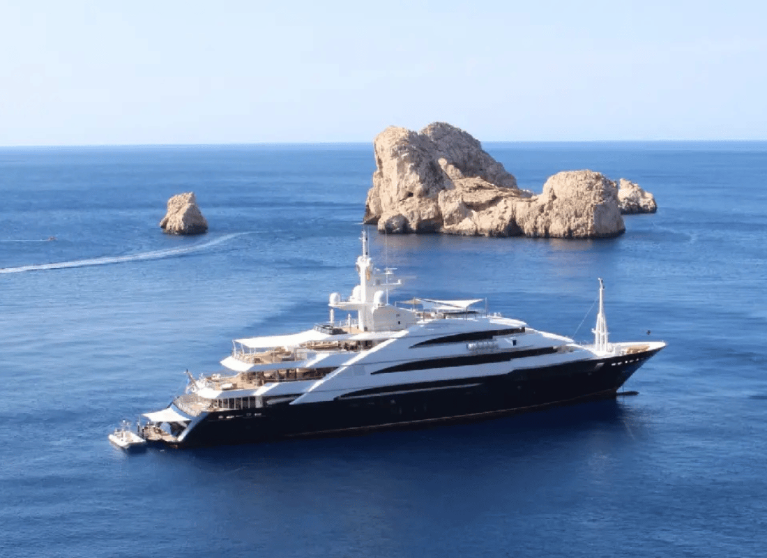 yacht_rental_ltzDaKcb.png