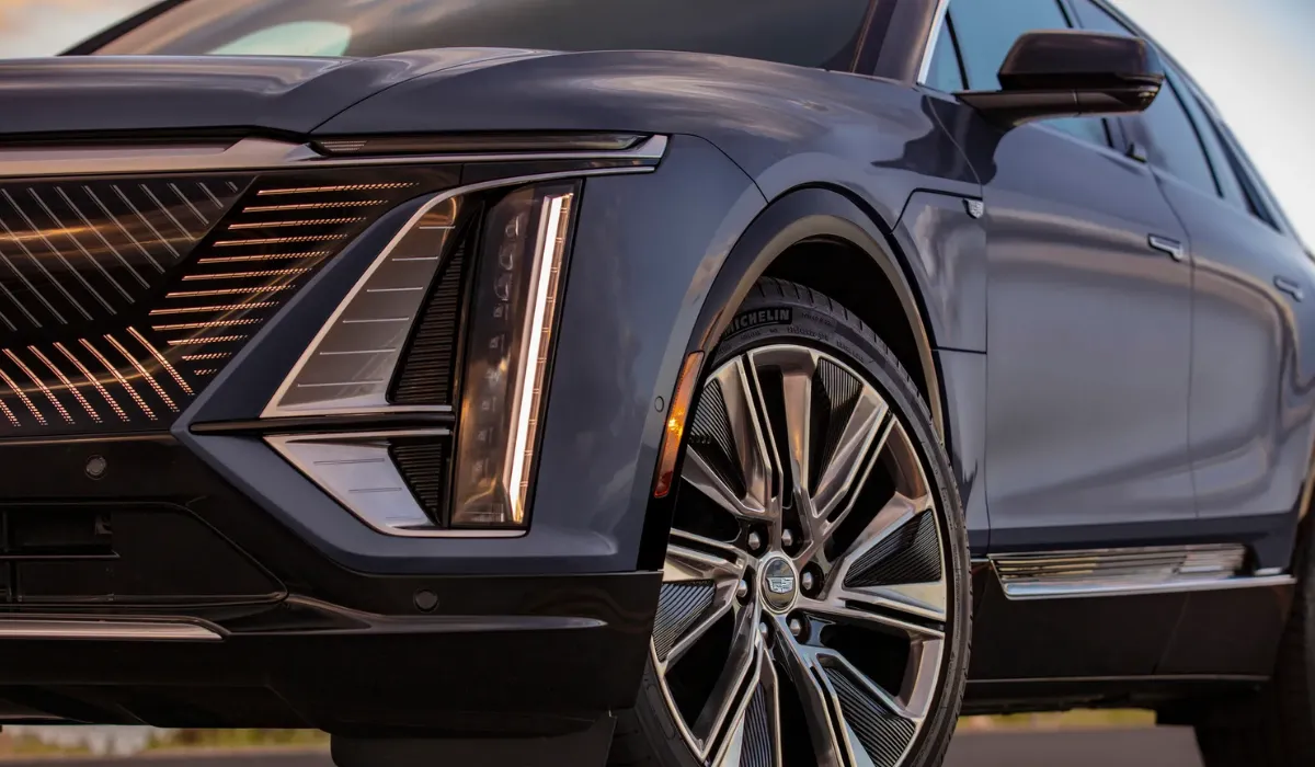 cadillac_lyriq_tech_best_electric_suv_rentals_best_preowned_electric_suv_exclusive_concierge_club.webp