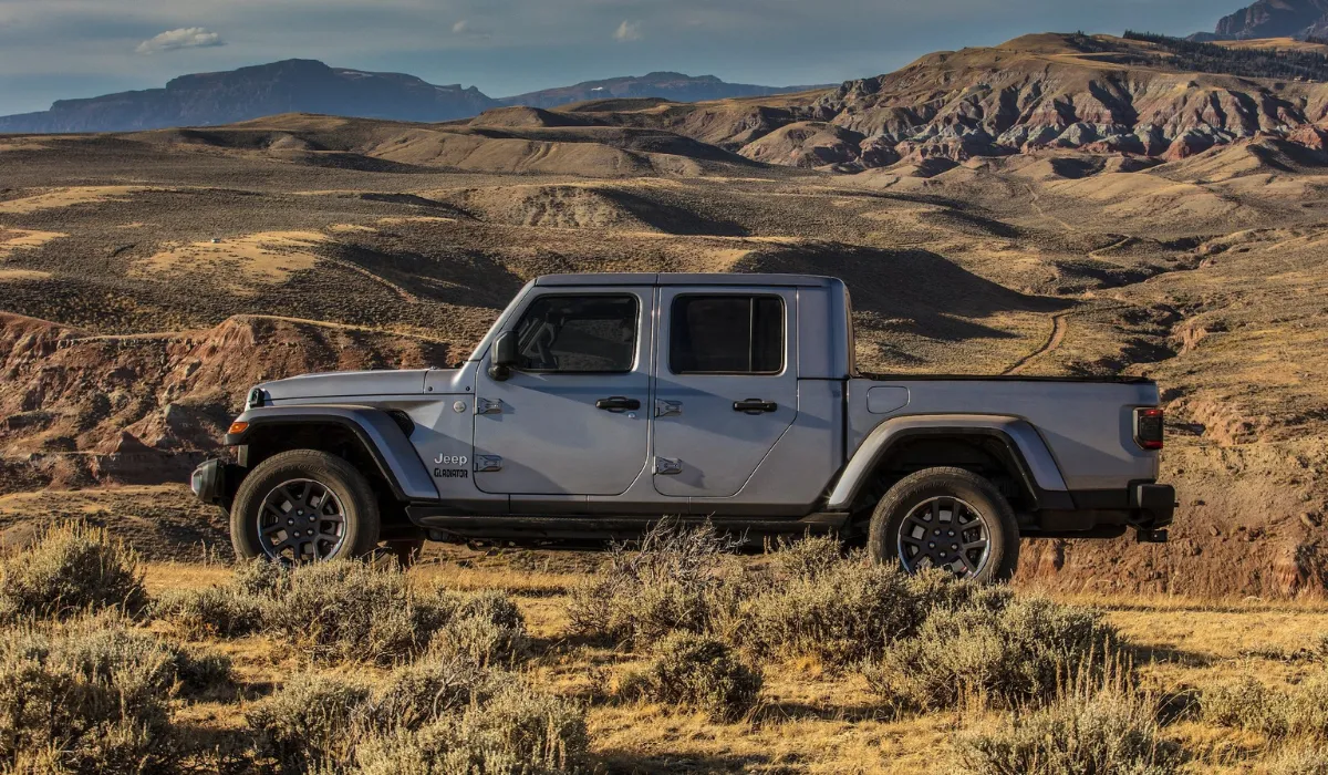 jeep_-_gladiator_overland_-_pick-up_truck_for_rent_-_preowned_pick-up_truck_-_exclusive_concierge_club.webp