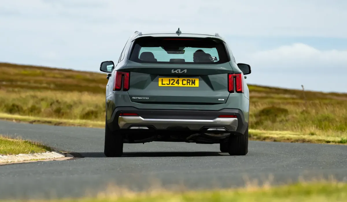 kia_-_sorento_lx_-_best_car_rentals_-_best_preowned_car_-_exclusive_concierge_club.webp