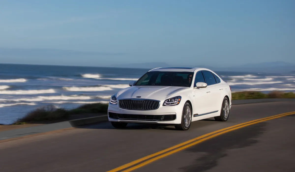 kia_k900_v6_luxury_luxury_car_rentals_preowned_luxury_car_exclusive_concierge_club.webp