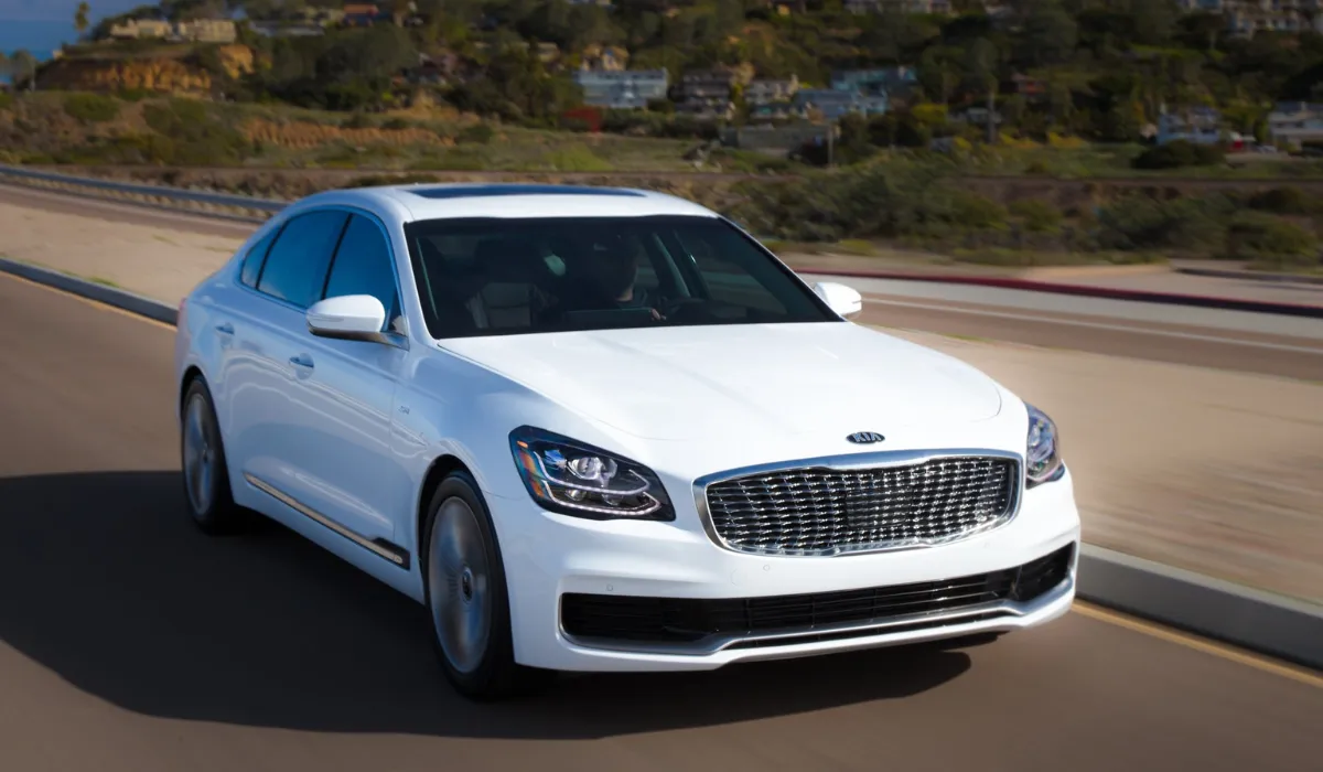 kia_k900_v8_luxury_best_car_rentals_best_preowned_car_exclusive_concierge_club.webp