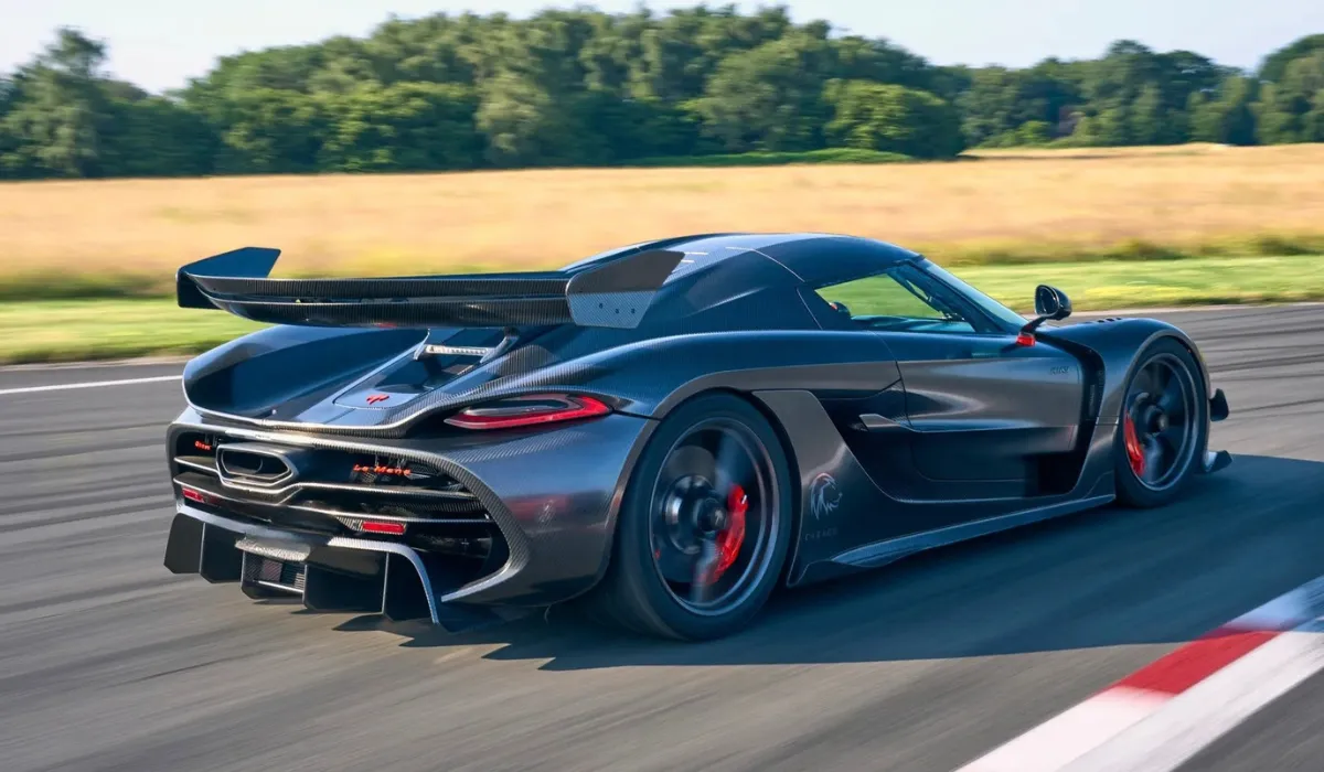 koenigsegg_jesko_absolut_best_hyper_car_rentals_best_preowned_hyper_car_exclusive_concierge_club.webp