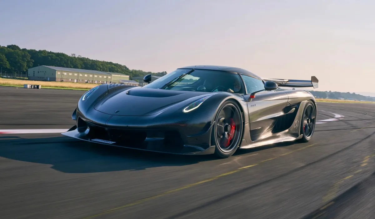 koenigsegg_jesko_absolut_hyper_car_rentals_preowned_hyper_car_exclusive_concierge_club.webp