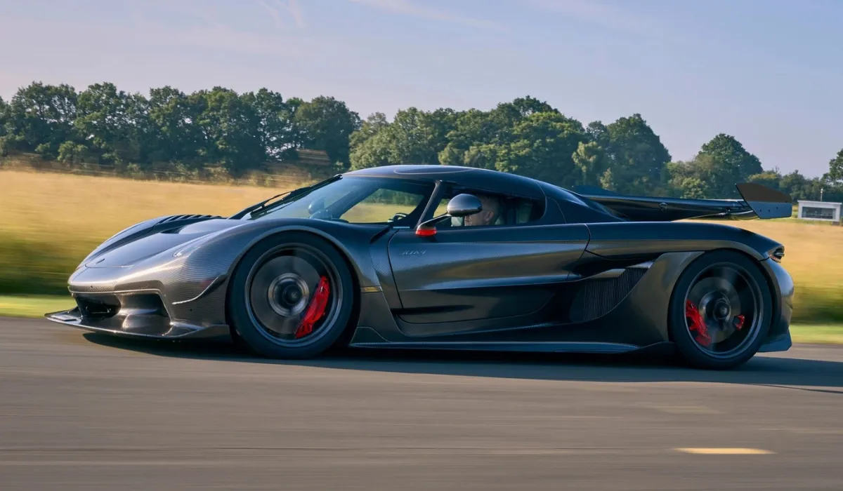 koenigsegg_jesko_absolut_luxury_car_rentals_preowned_luxury_car_exclusive_concierge_club.webp
