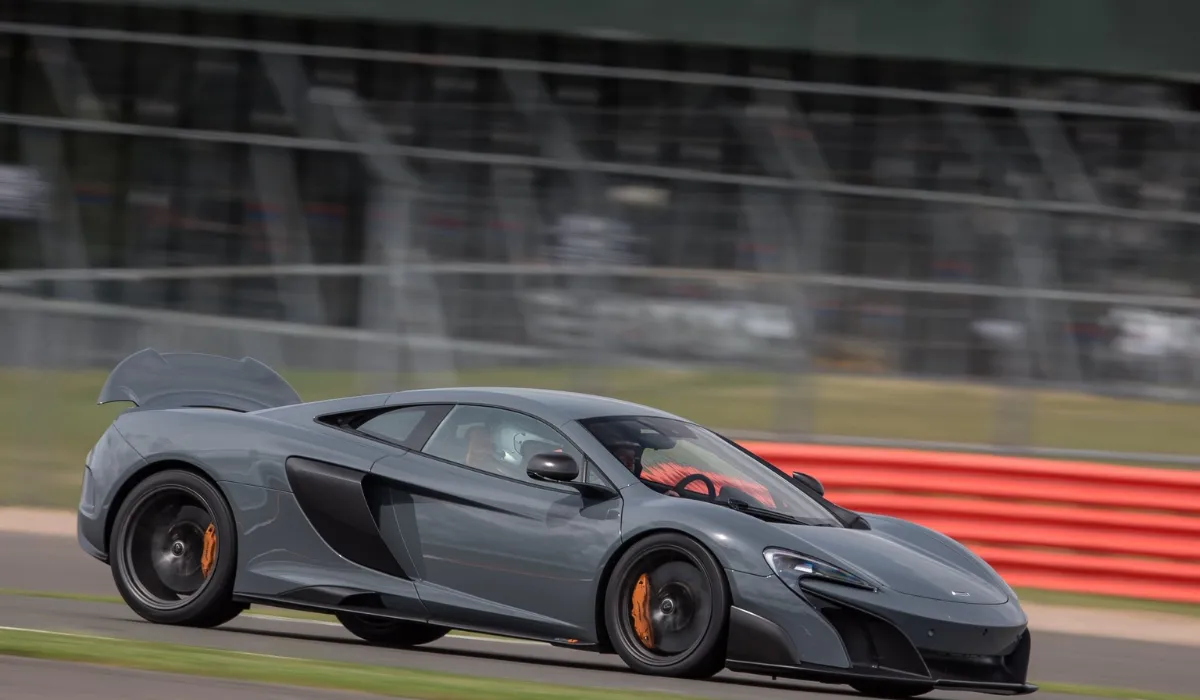 mclaren_675lt_super_car_rentals_preowned_super_car_exclusive_concierge_club.webp