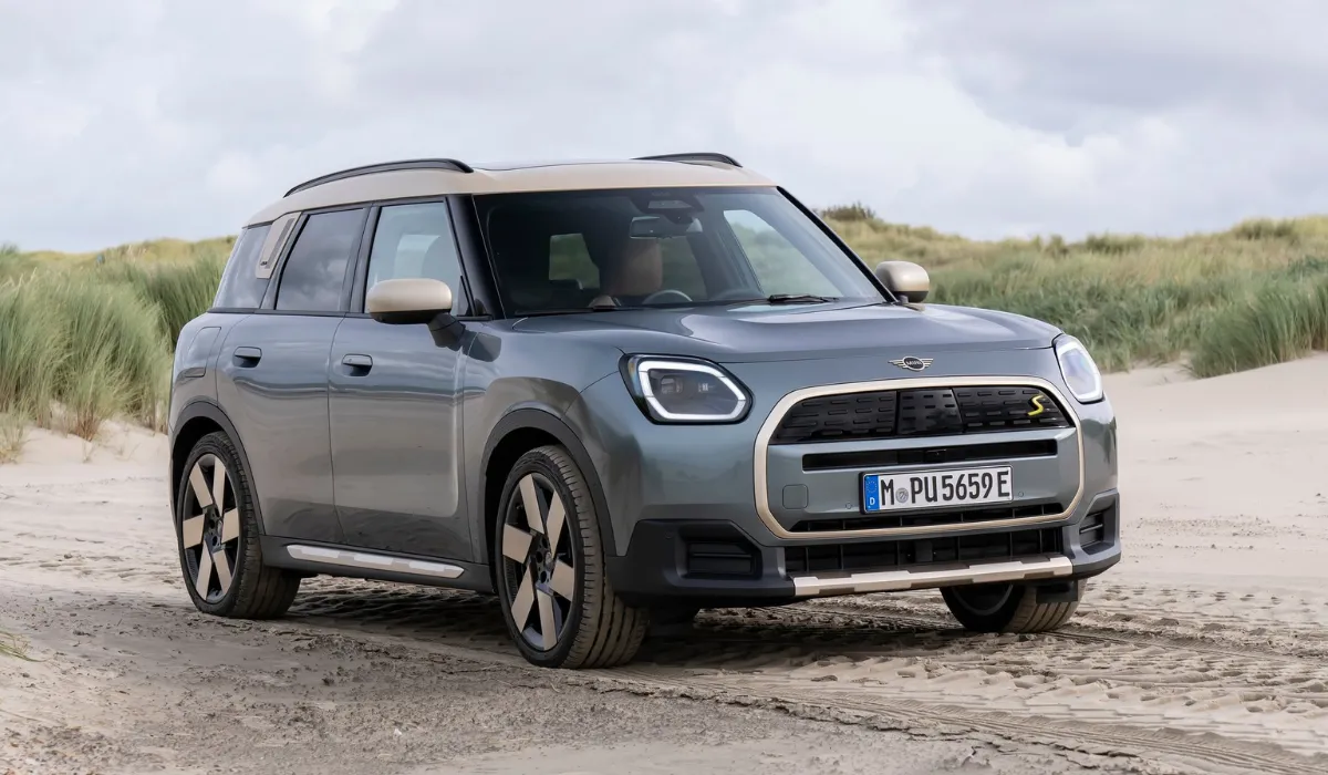 mini_countryman_cooper_se_all4_electric_electric_suv_rentals_preowned_electric_suv_exclusive_concierge_club.webp