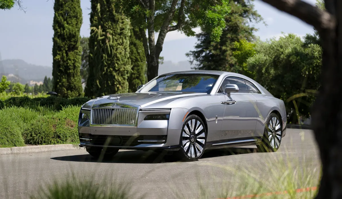 rolls_royce_spectre_electric_coupe_rentals_preowned_electric_coupe_exclusive_concierge_club.webp